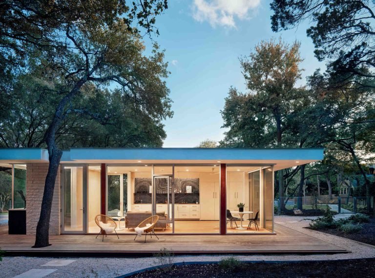 A Glass Guest House in Austin Designed for Living Small