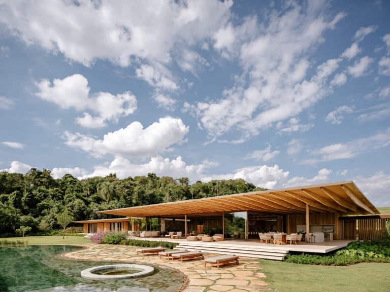 Timber And Rammed Earth Give This Modern Home Its Warmth