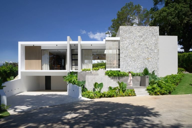 Every Room In This Dominican Republic Home Opens To Nature