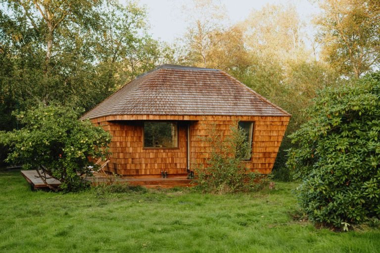 Inside EcoNeo, A Small Summerhouse Inspired By Space Habitats