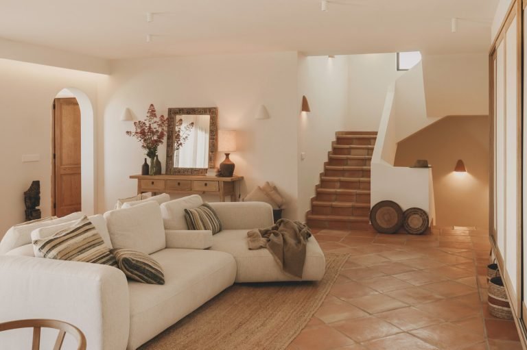 A Mediterranean Interior Built Around Terracotta, Oak and Natural Textures