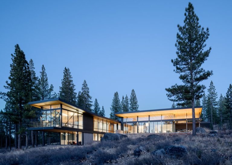 A Modern Mountain Home With 19-Foot Windows and a Cantilevered Bedroom