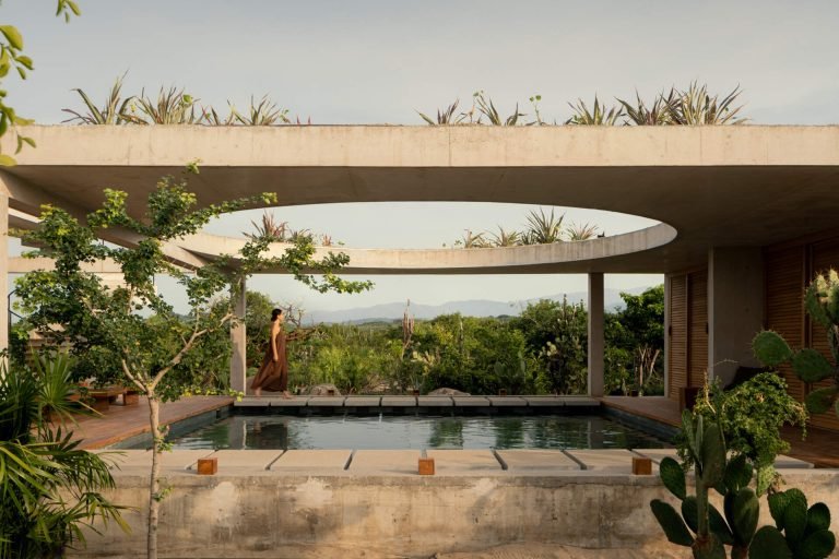 A Central Pool Shapes the Architecture of Casa Cieno in Mexico