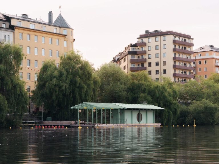 A Green Floating Sauna Now Sits on Stockholm’s Hornstull Waterfront
