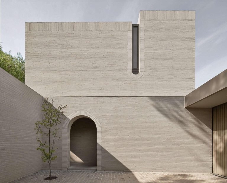 Behind Casa Piva’s Brick Facade Is a Warm, Oak-Lined Interior