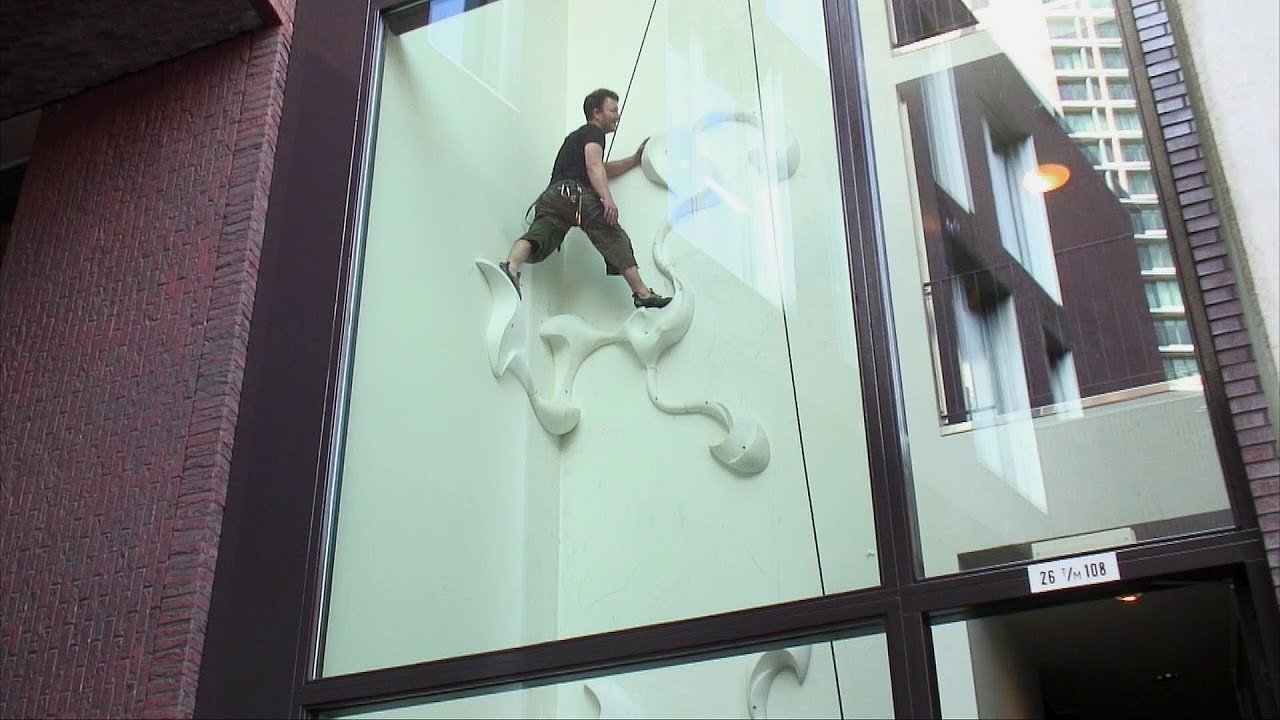 Climbing person, Ivy
