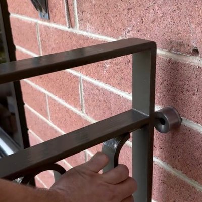 A Gate with an Elegant Integrated Latch 