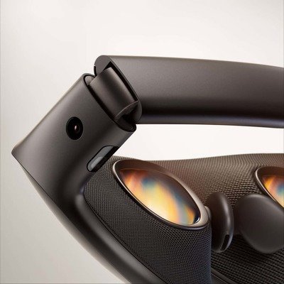 Meta's Radically Thinner, More Lightweight VR Glasses 