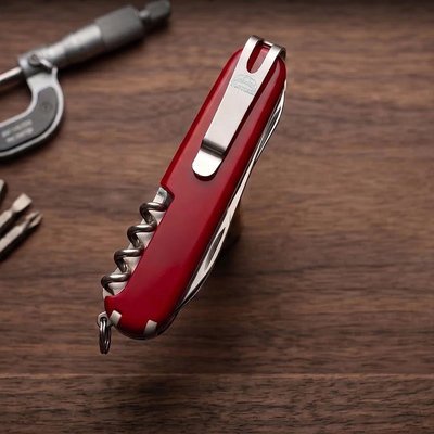 A Super-Easy-to-Install Add-On Clip for Swiss Army Knives 