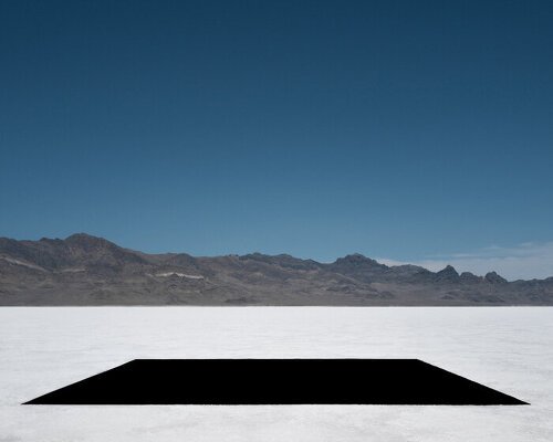 light-absorbing fabric creates monumental black square in utah’s white salt flats