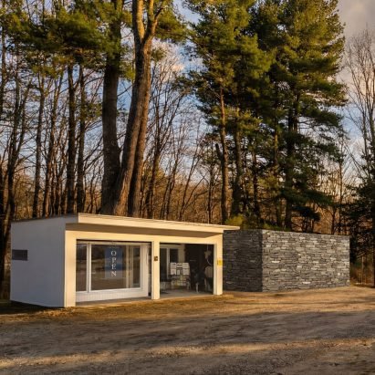Isabel Strauss wins competition for public bathroom at Gropius House