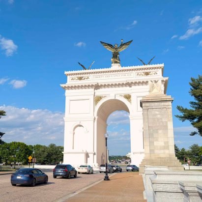 "Arc de Trump" design approved for Washington DC