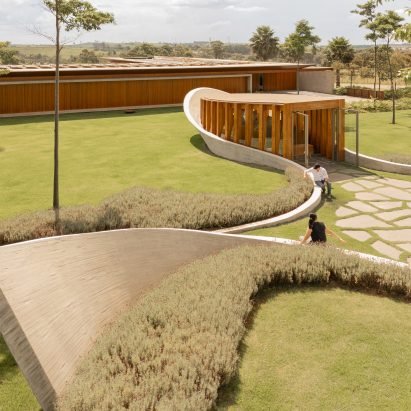 Felipe Caboclo Arquitectura creates "sublime path" at undulating private chapel in São Paulo