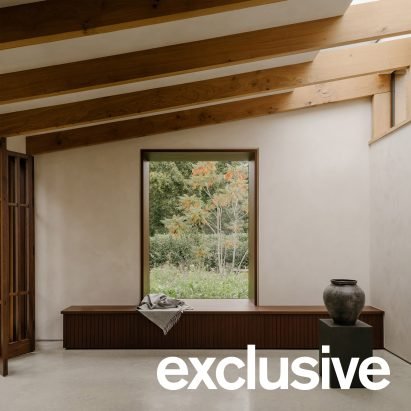 Will Gamble Architects adds "explicitly tropical" extension to Grade-II listed English cottage