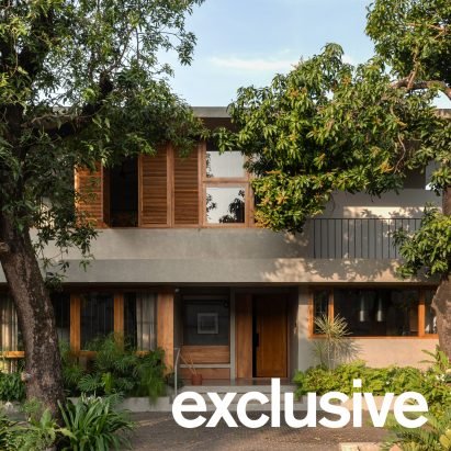 Mango trees shade "restrained and calming" home in India by InLe architects