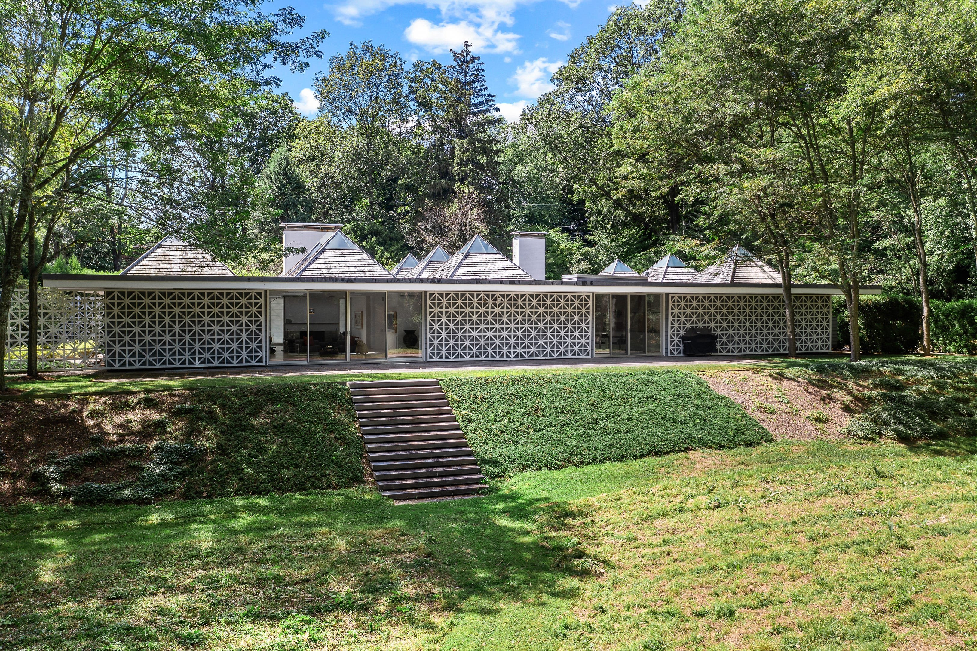 Edward Durell Stone’s Midcentury Modern Landmark Is for Sale for $4 Million