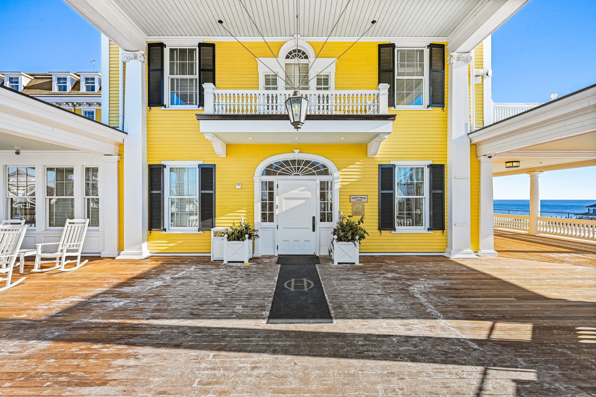 Rhode Island Condo Sells for Record $18.5 Million, Just Doors from Taylor Swift