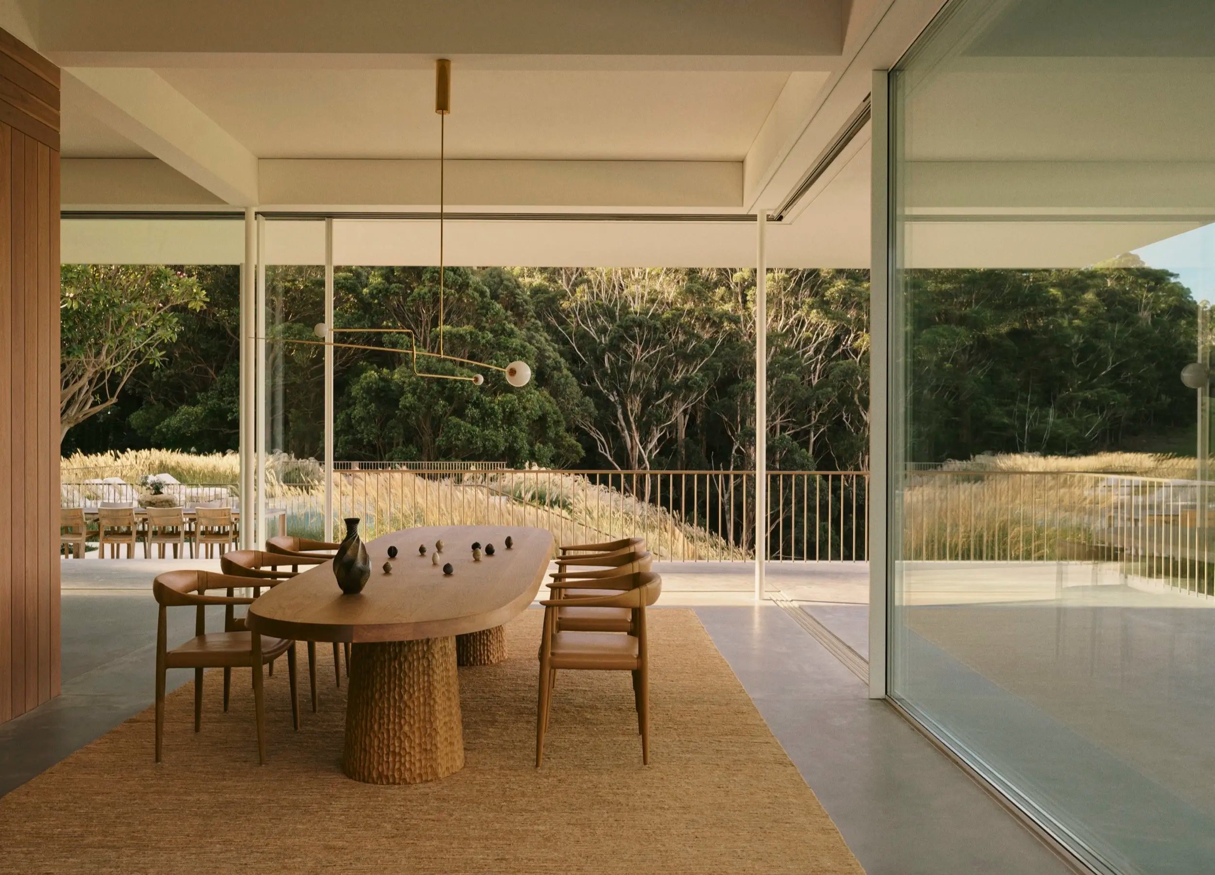 A Coastal New South Wales Retreat by Madeleine Blanchfield Architects