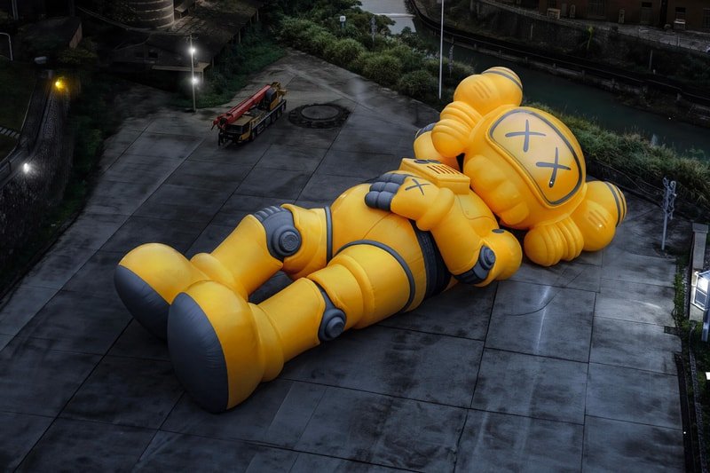 KAWS Reclines a 30-Metre Robot COMPANION by Hangzhou's West Lake for the Latest "KAWS:HOLIDAY"