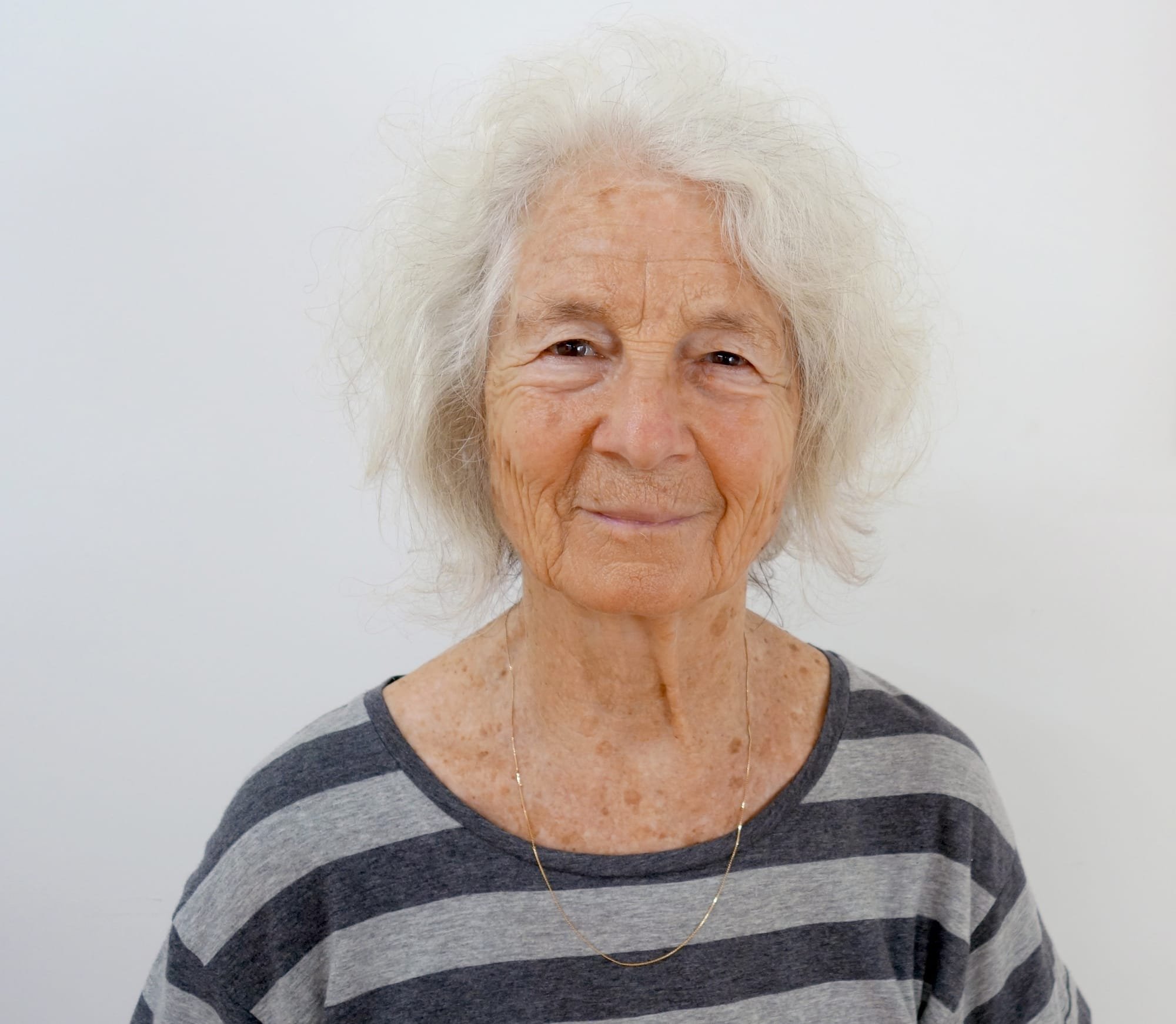 Simone Forti, Artist of Movement and Chance, Dies at 91