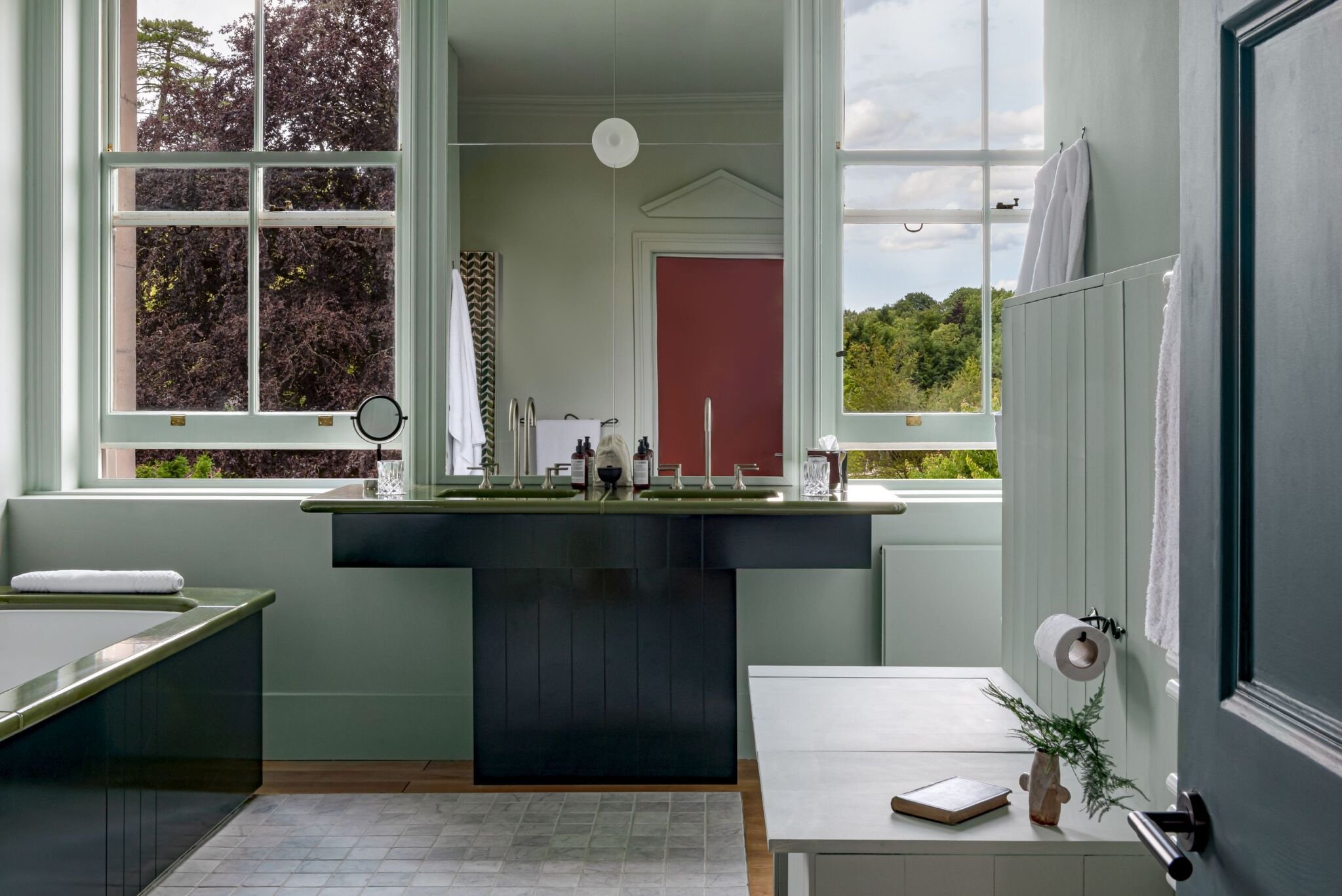 Steal This Look: A Bath in Green Lava Stone in the Cotswolds