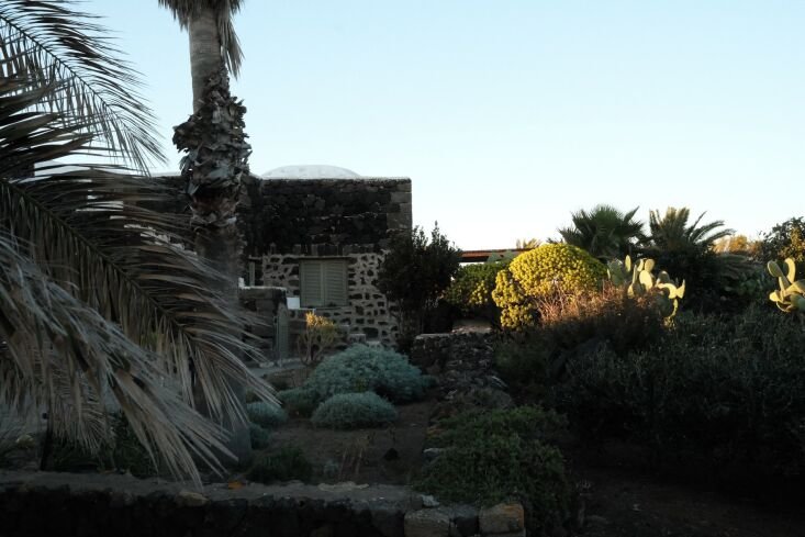 Parco dei Sesi: An Oasis on an Italian Island (With 9 Design Ideas to Borrow)