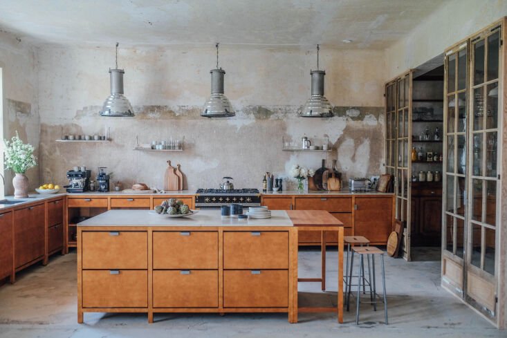 St. Oak: A Stripped-Back Holiday Apartment by a Creative Pair in Germany