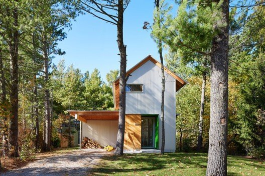 
        Liten Hytte House / Bohlin Cywinski Jackson
      