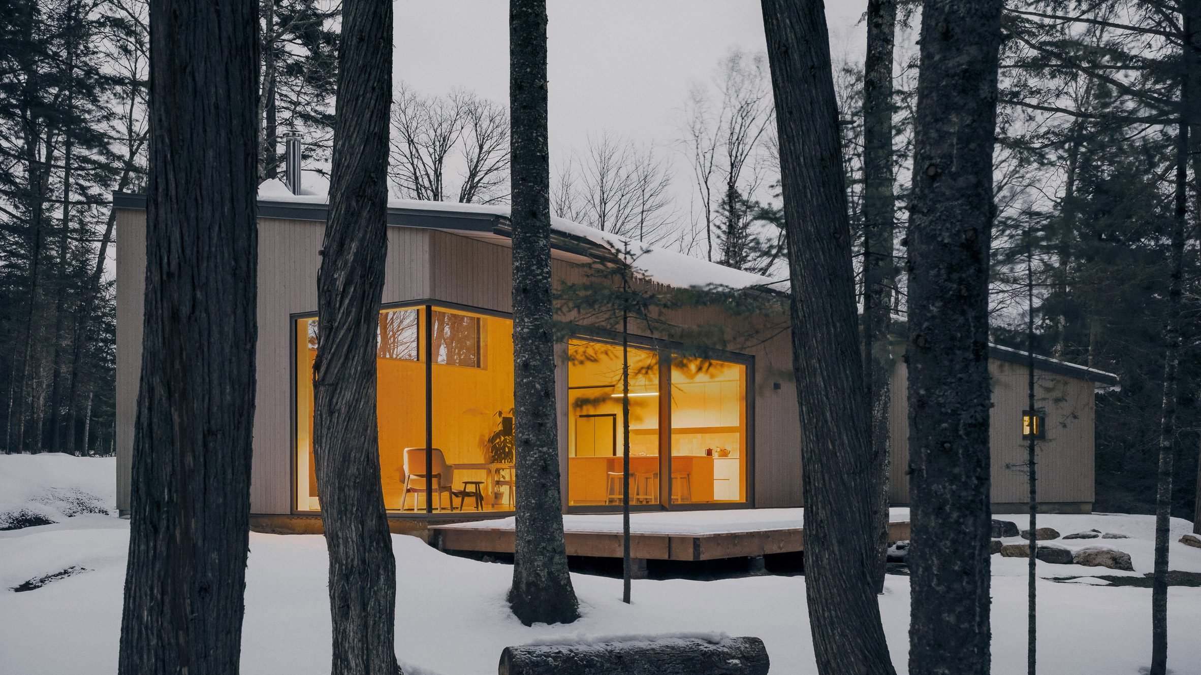 Ravi Handa Architect "mirrors the discovery" of woodland walks in Quebec house