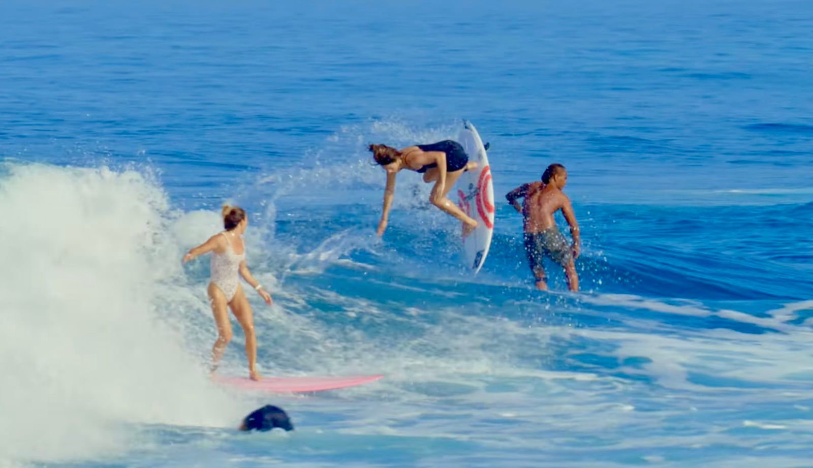 Watch: Steph, Coco, And Juliette Cross Blades In Hawaii