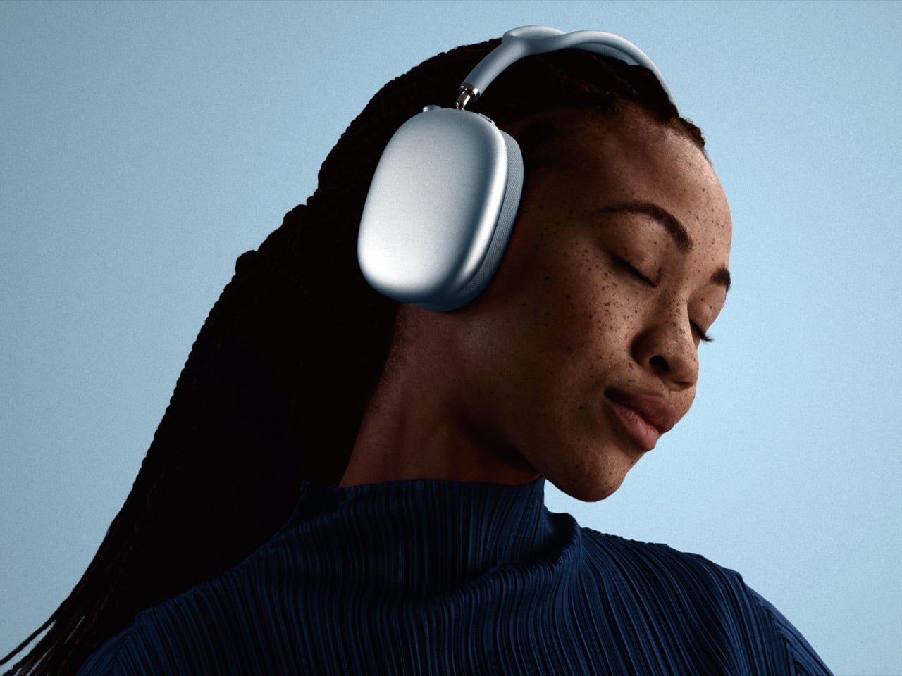 Apple Gave AirPods Max a Brain Transplant After 5 Years (Same Design, New Chipset)