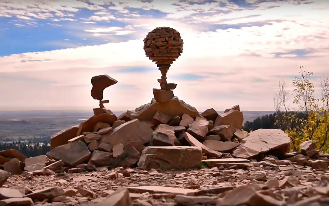 Balancing stones in nature by Gravity Glue | Mindsparkle Mag