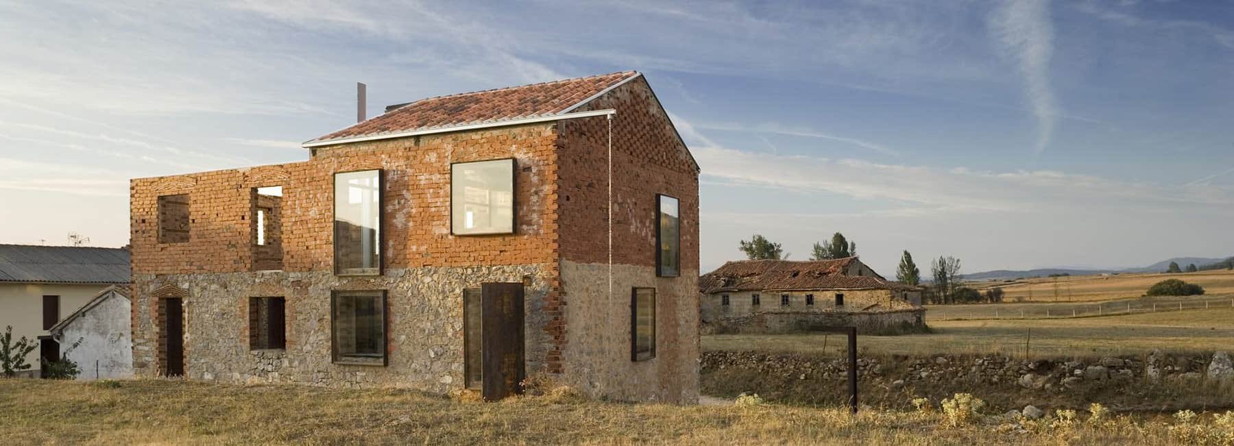 Contemporary Living in ruined building | Mindsparkle Mag