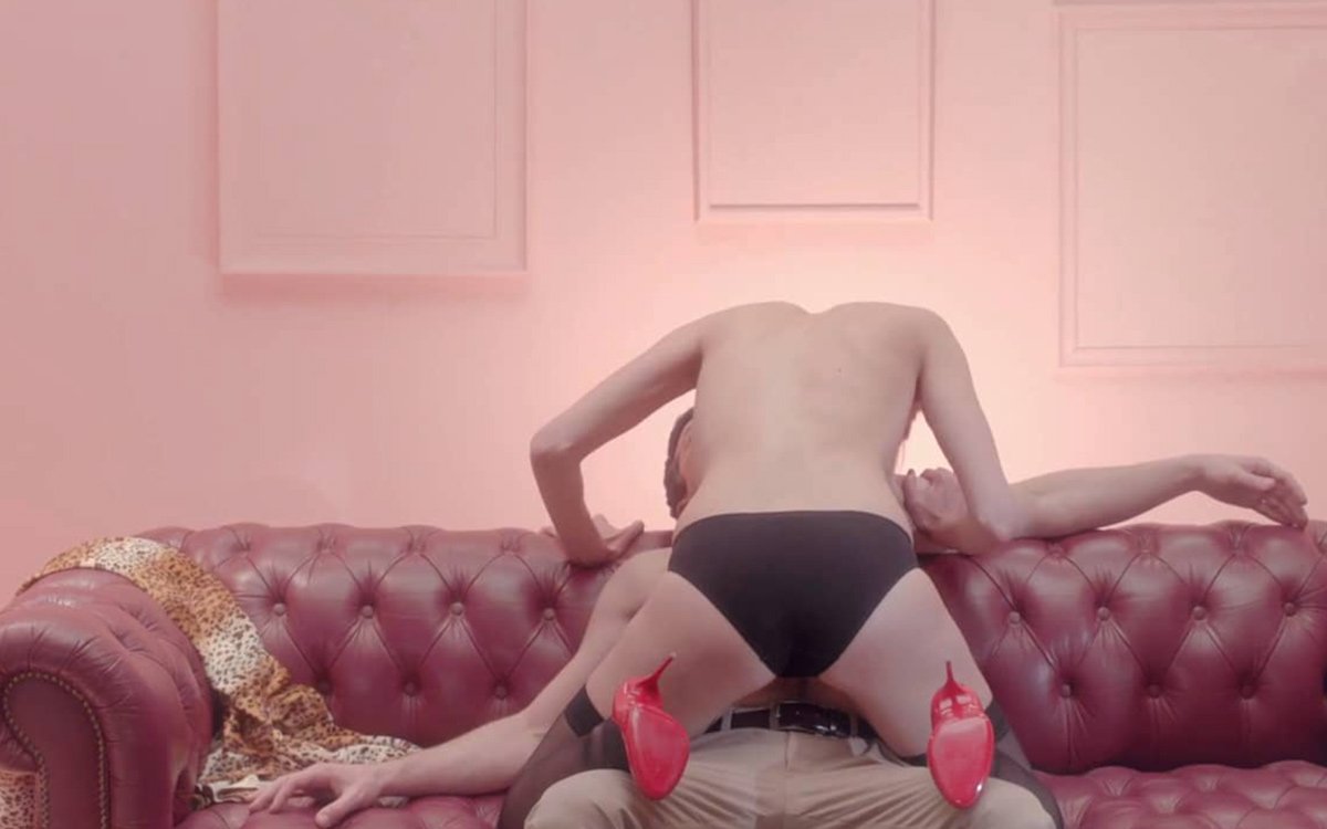 Dye: She’s Bad by Dent de Cuir | Mindsparkle Mag