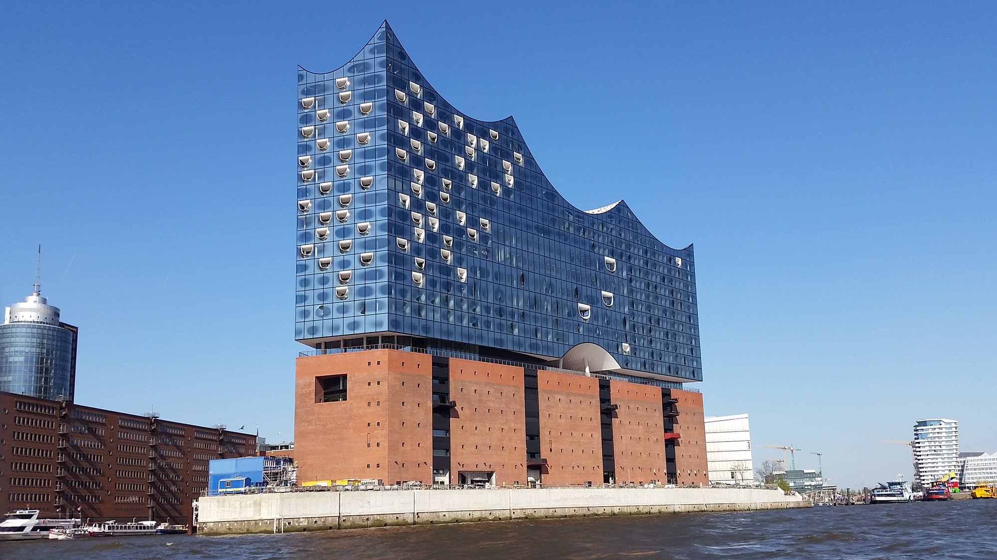 Empty Elbphilharmonie captured by drone | Mindsparkle Mag