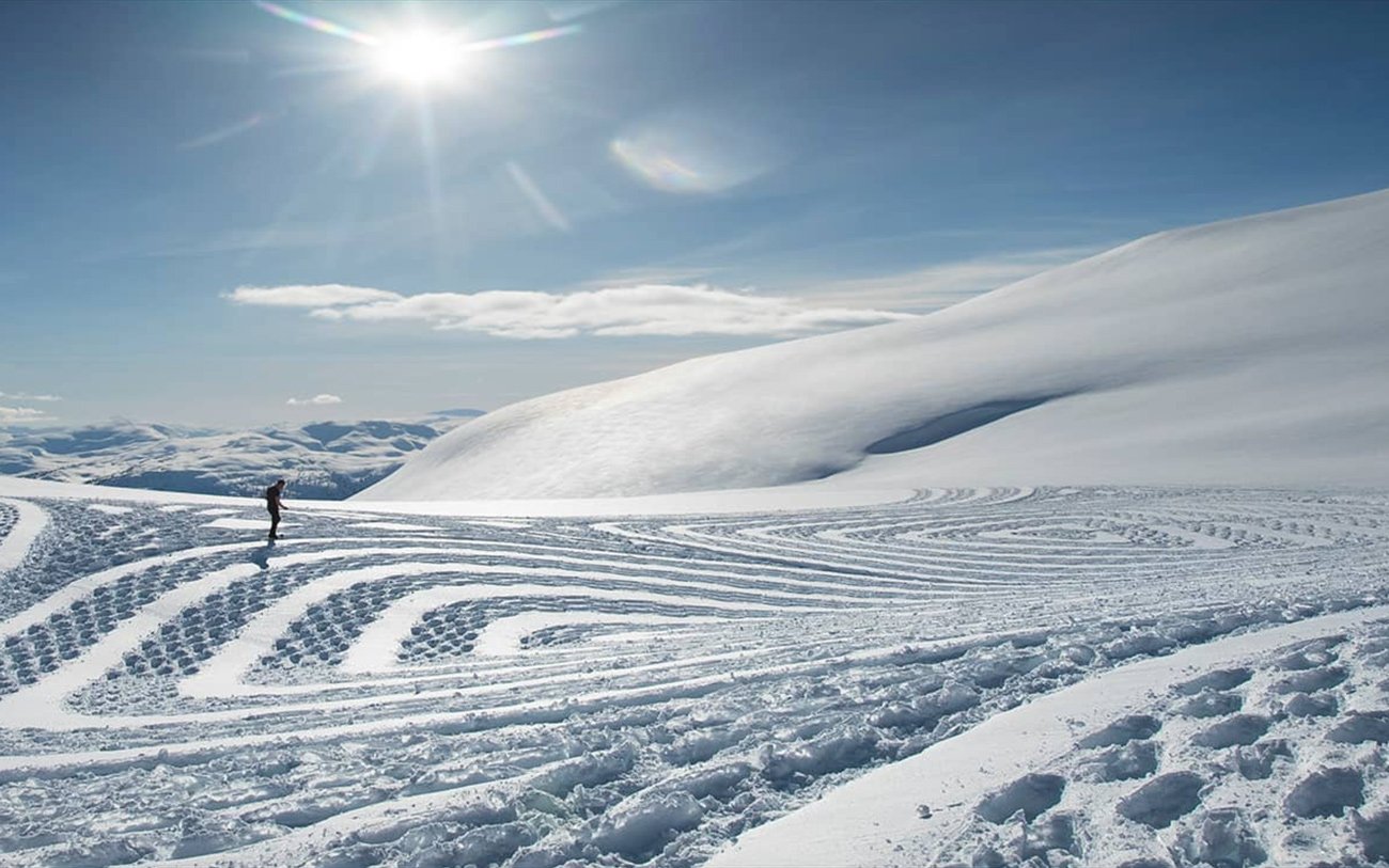 Simon Beck – Snow artist | Mindsparkle Mag
