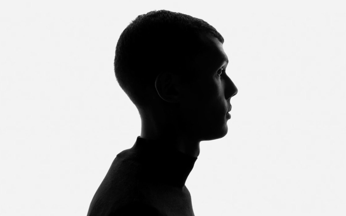 Stromae – Quand c'est | Mindsparkle Mag