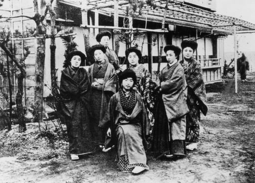 Members of the Seito Group and Raicho Hiratsuka