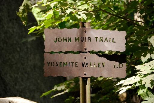 Yosemite trail signage