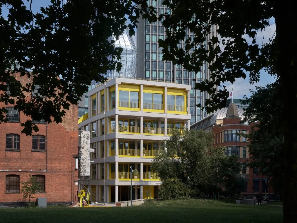 Barge Crescent in London, UK by Henley Halebrown