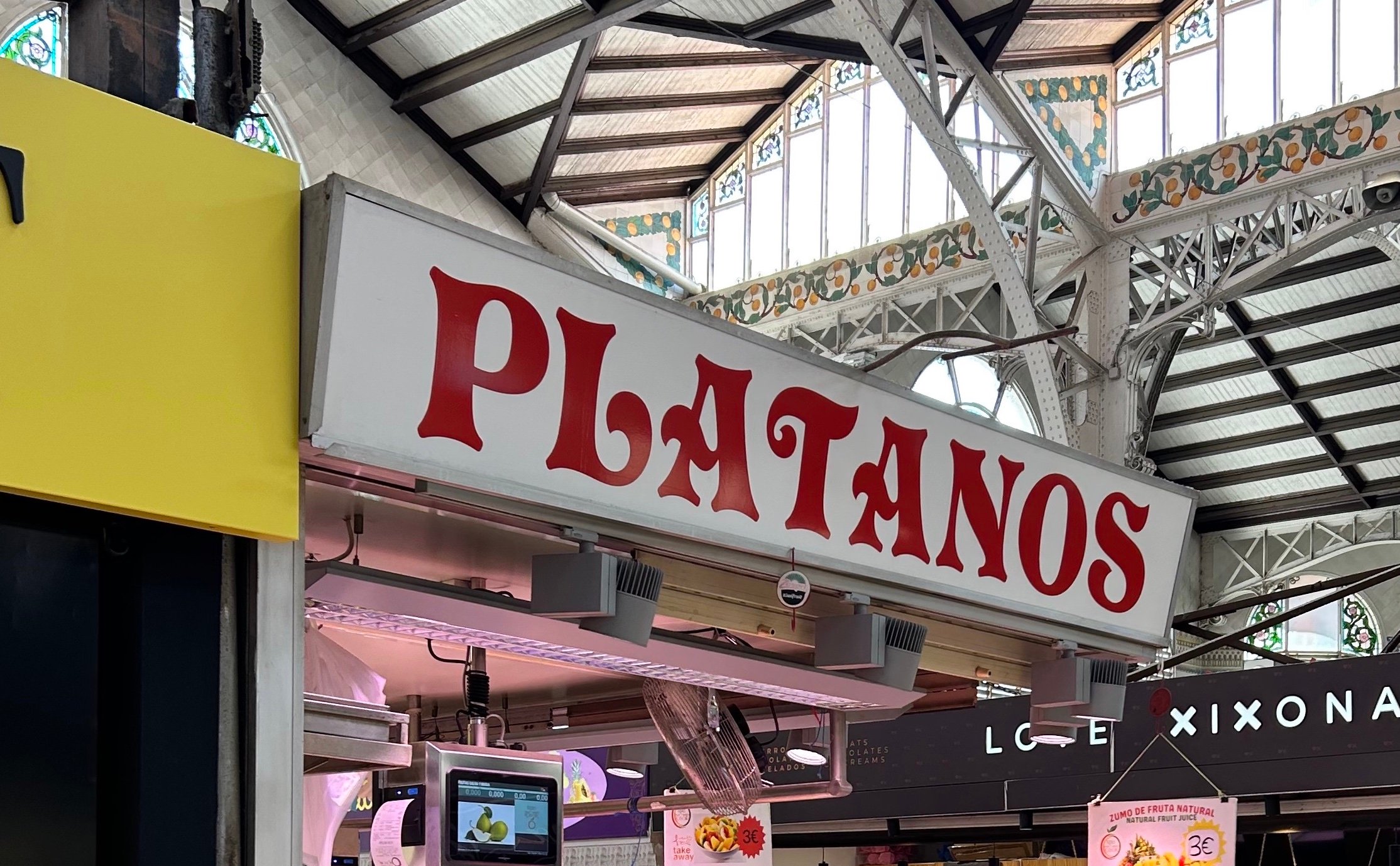 Tour de Type: Mamdani and Wendy’s Get the Bespoke Font Treatment, Plus a Street Tour of Valencia Signage