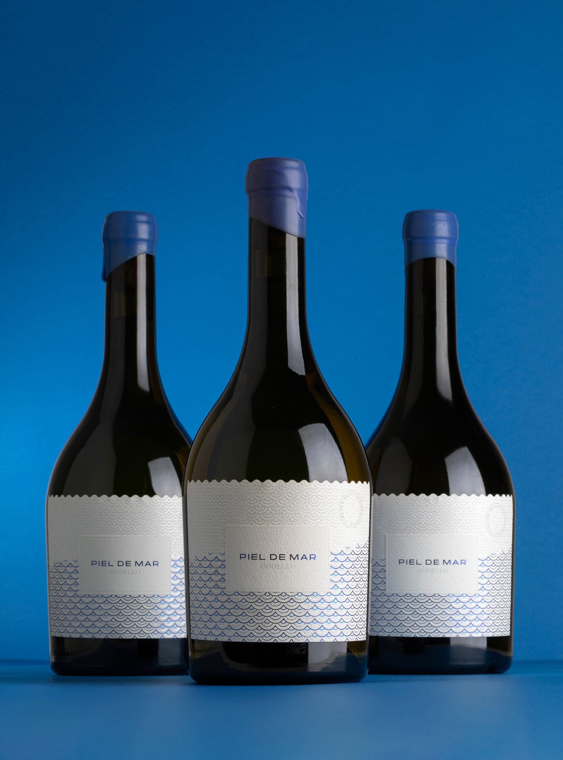 Piel de Mar Turns a Wine Label Into Fish Scales