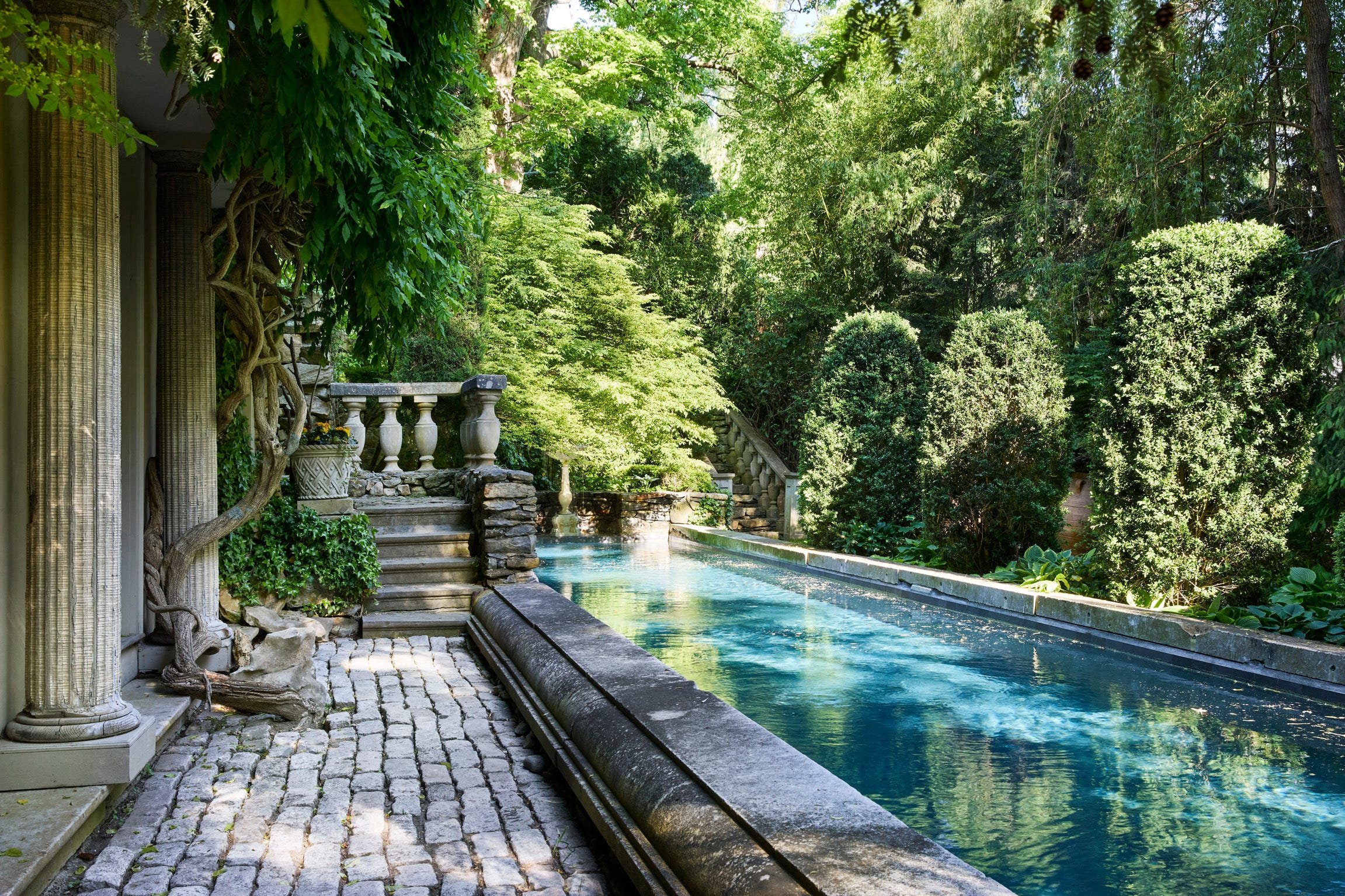 How to Bring Old-World Romance to Your Garden with Antiques