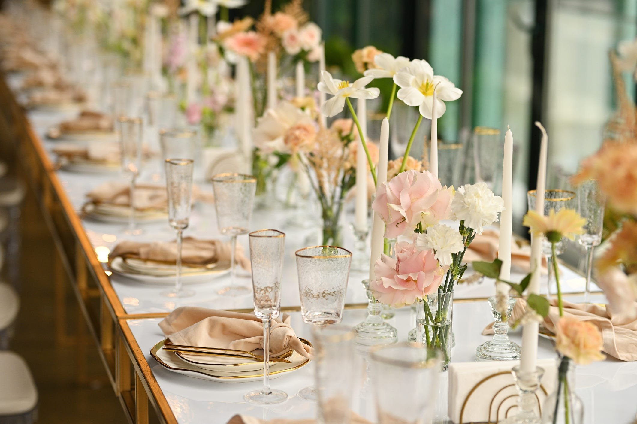 12 Old-Fashioned Etiquette Rules Experts Wish Would Make a Comeback