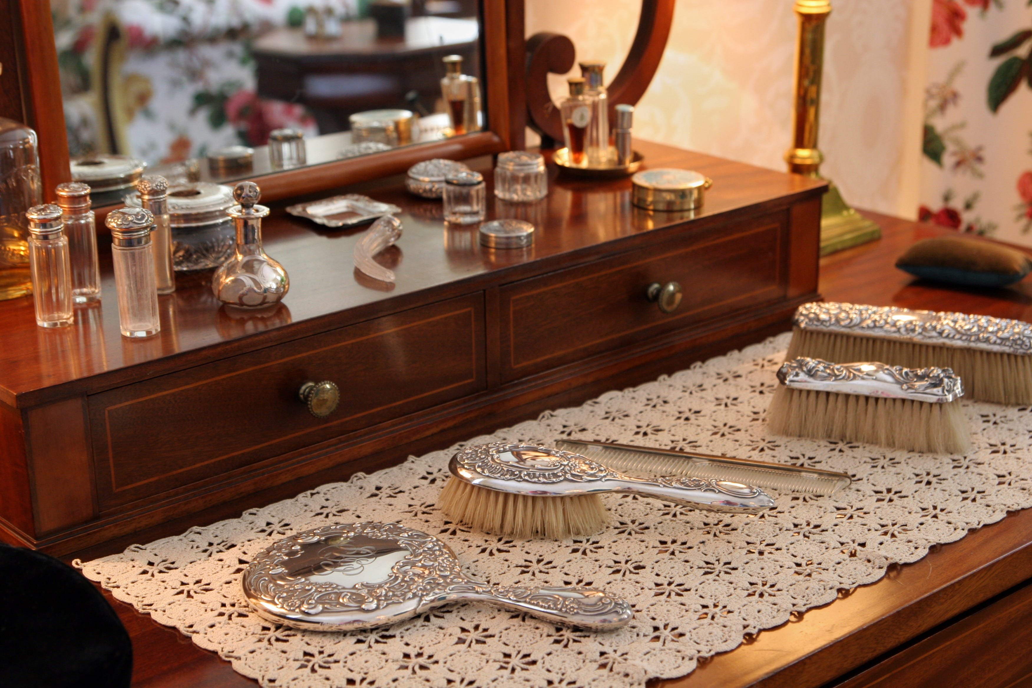 6 Items in Grandma’s Bathroom That Could Be Worth a Ton of Money