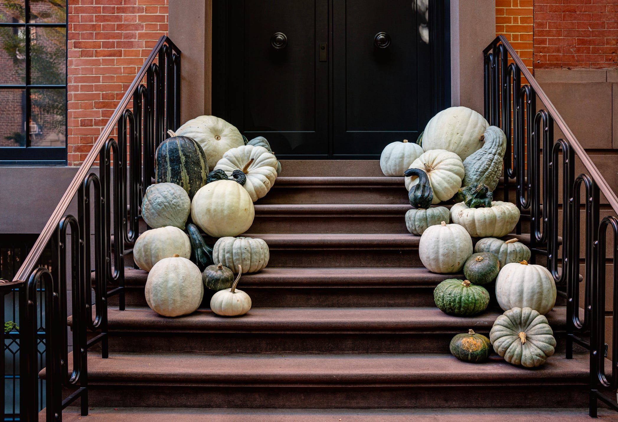 How to Create a Fall Pumpkin Display That Stops Traffic
