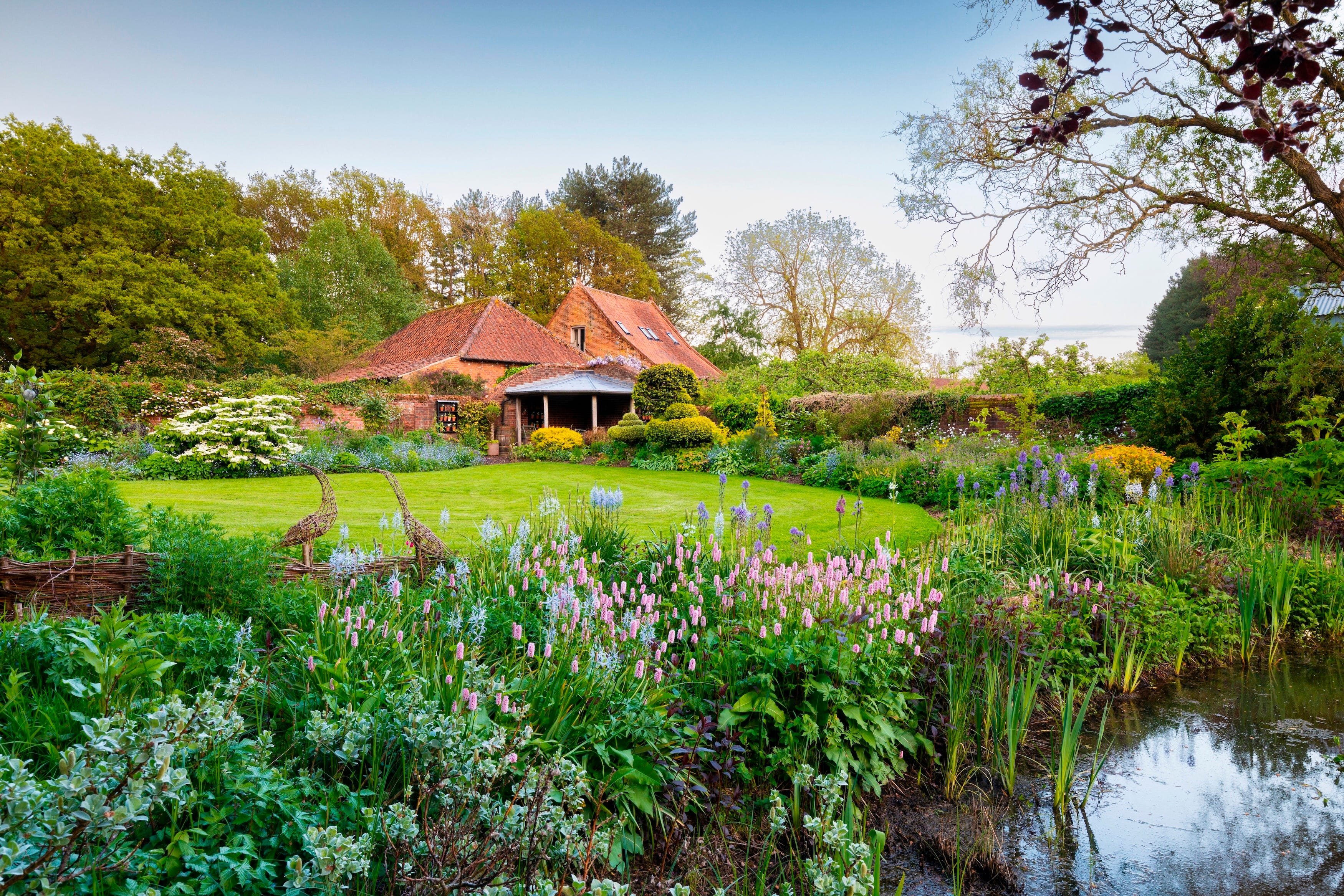 13 Landscaping Ideas That’ll Make Your Yard Look Way More Expensive This Fall, According to Garden Experts