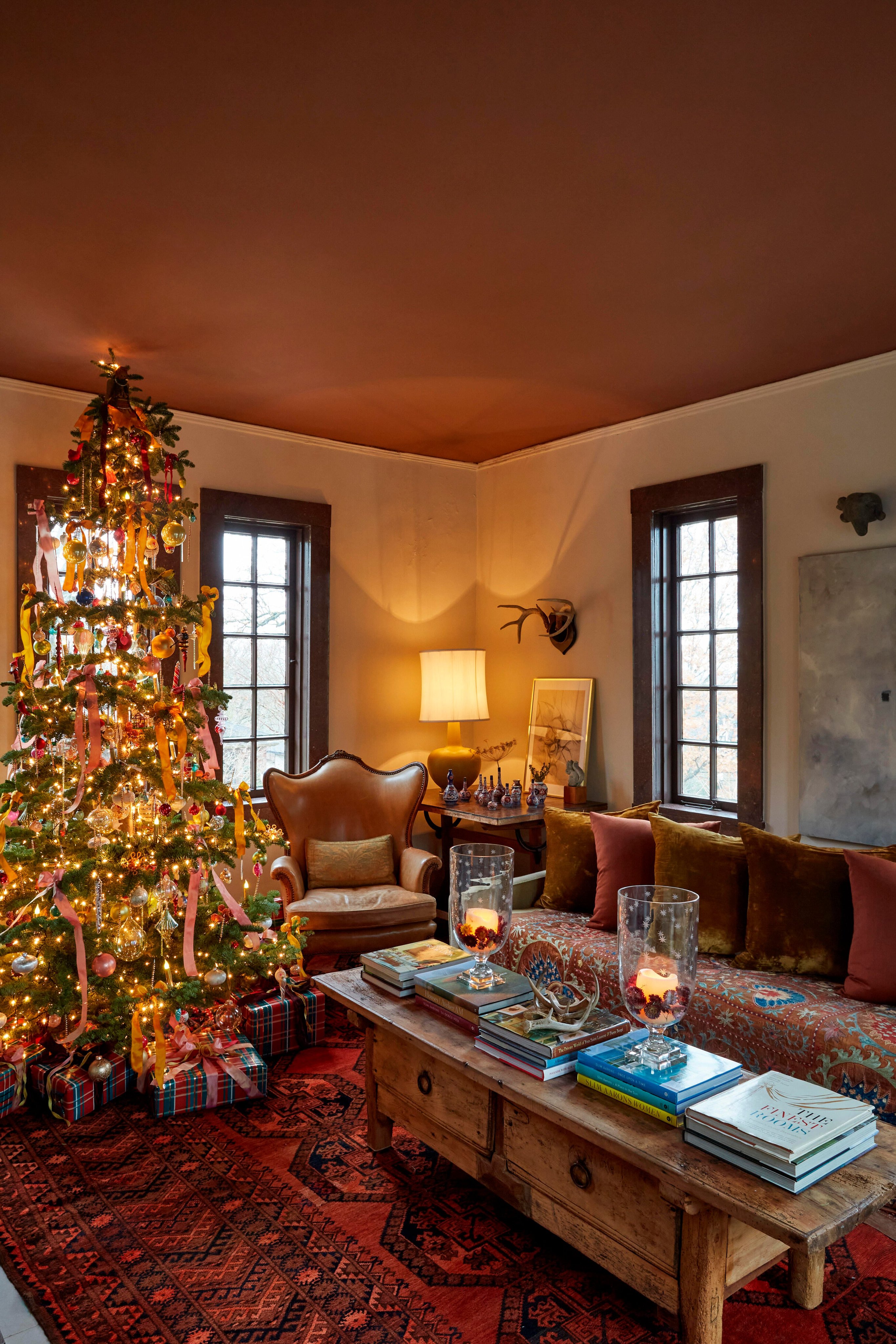 27 Luxury Christmas Decorations That'll Help You Deck the Halls in Style