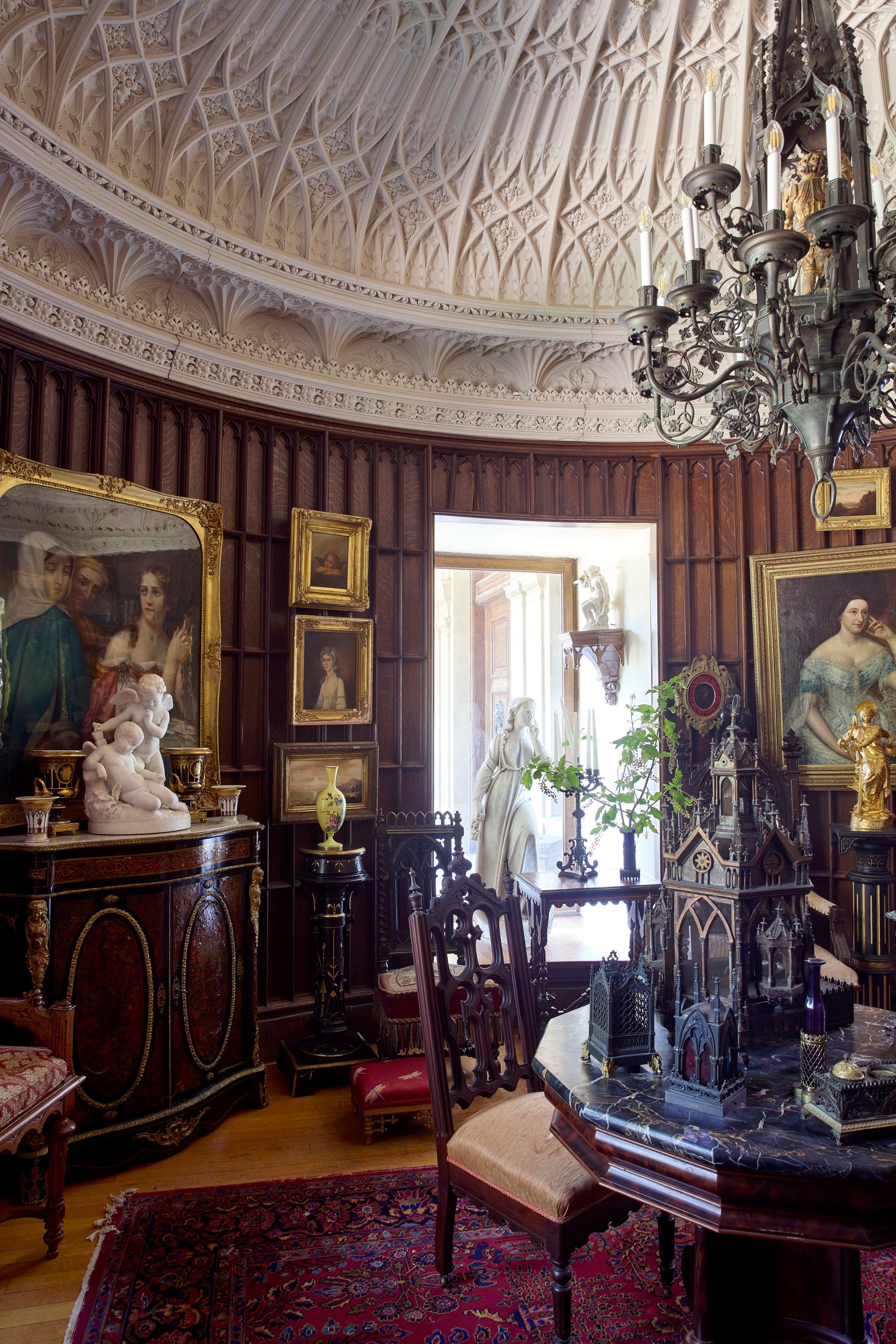 How to Shop for Antique and Vintage Art, According to Experts