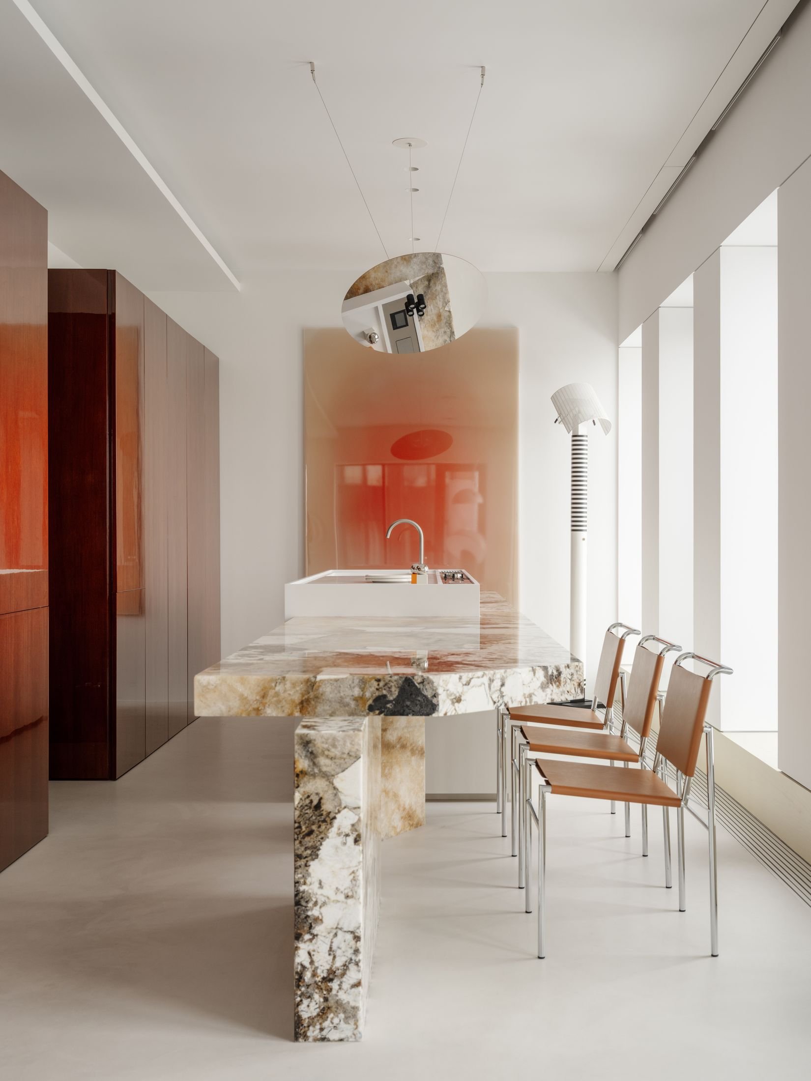 One Bold Oval Does All the Work in This Precision-Tuned Apartment by Antwe.